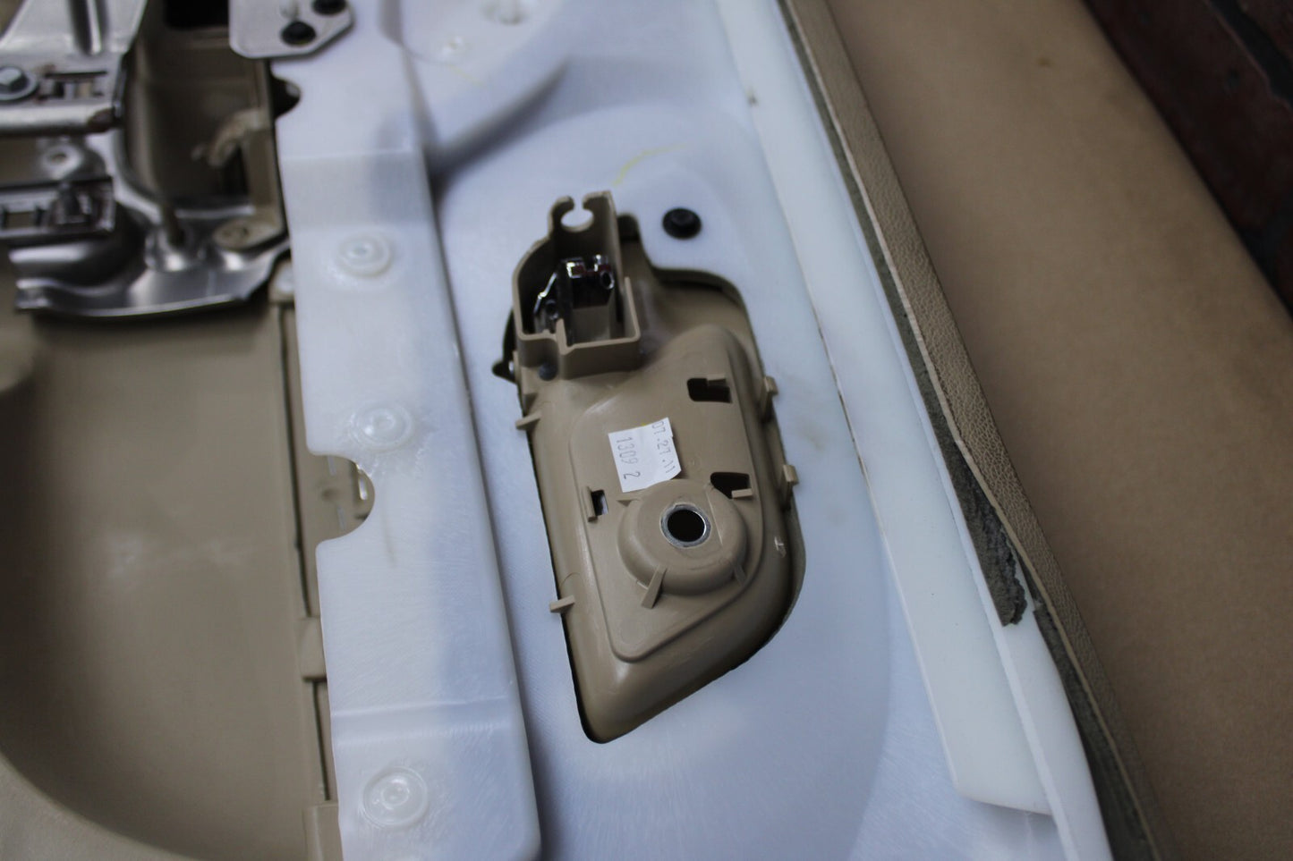 2010-2014 OEM CADILLAC ESCALADE FRONT RIGHT RH INTERIOR DOOR TRIM PANEL CASHMERE