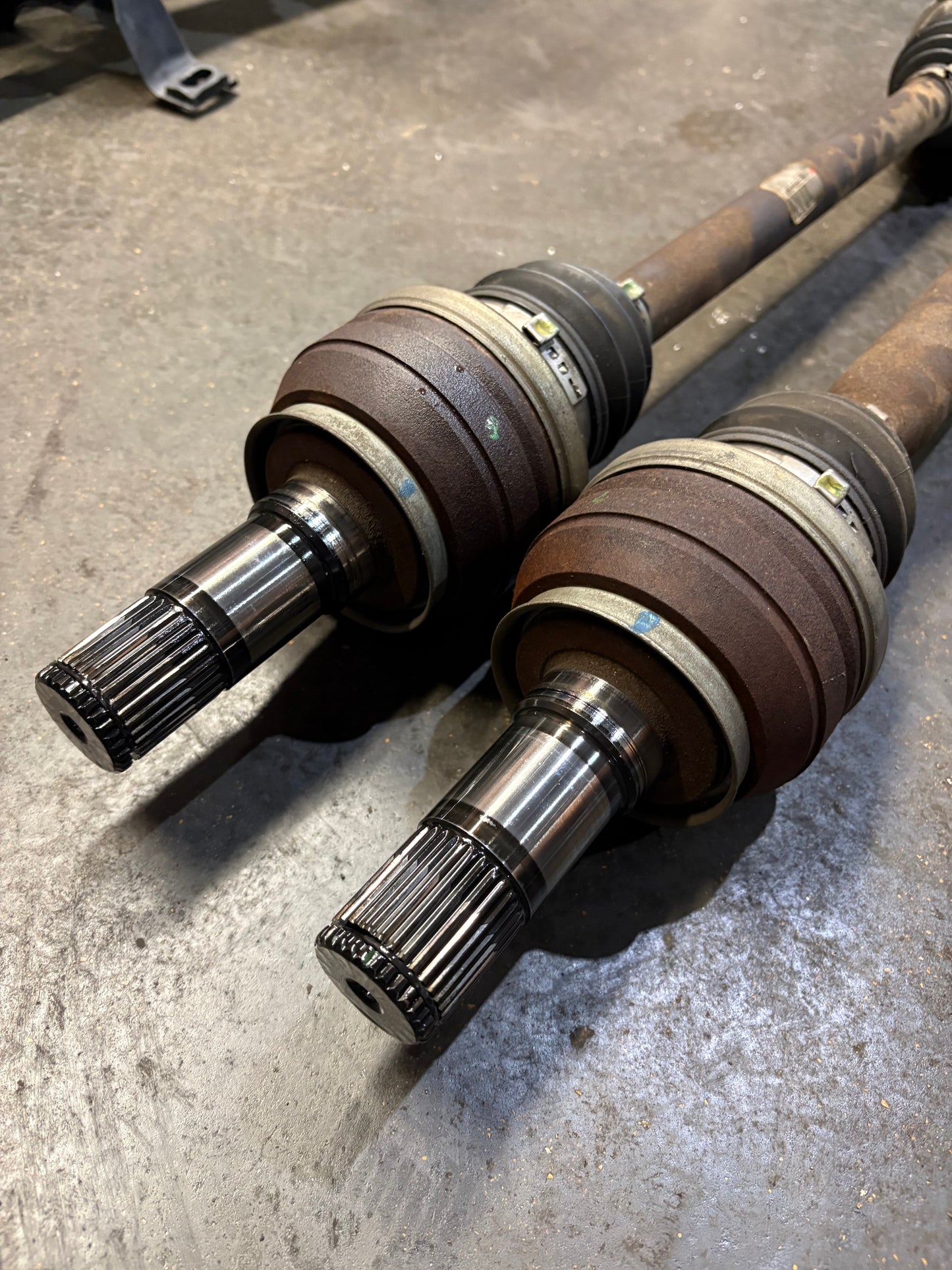 2009-2014 Charger Challenger 300 SRT8 OEM Getrag LSD 226mm Rear Axle Pair