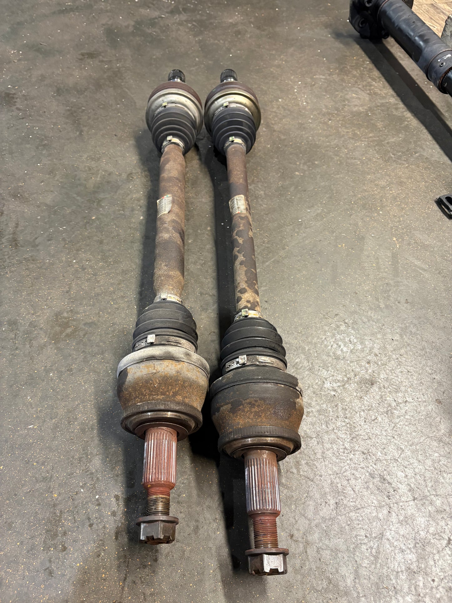2009-2014 Charger Challenger 300 SRT8 OEM Getrag LSD 226mm Rear Axle Pair