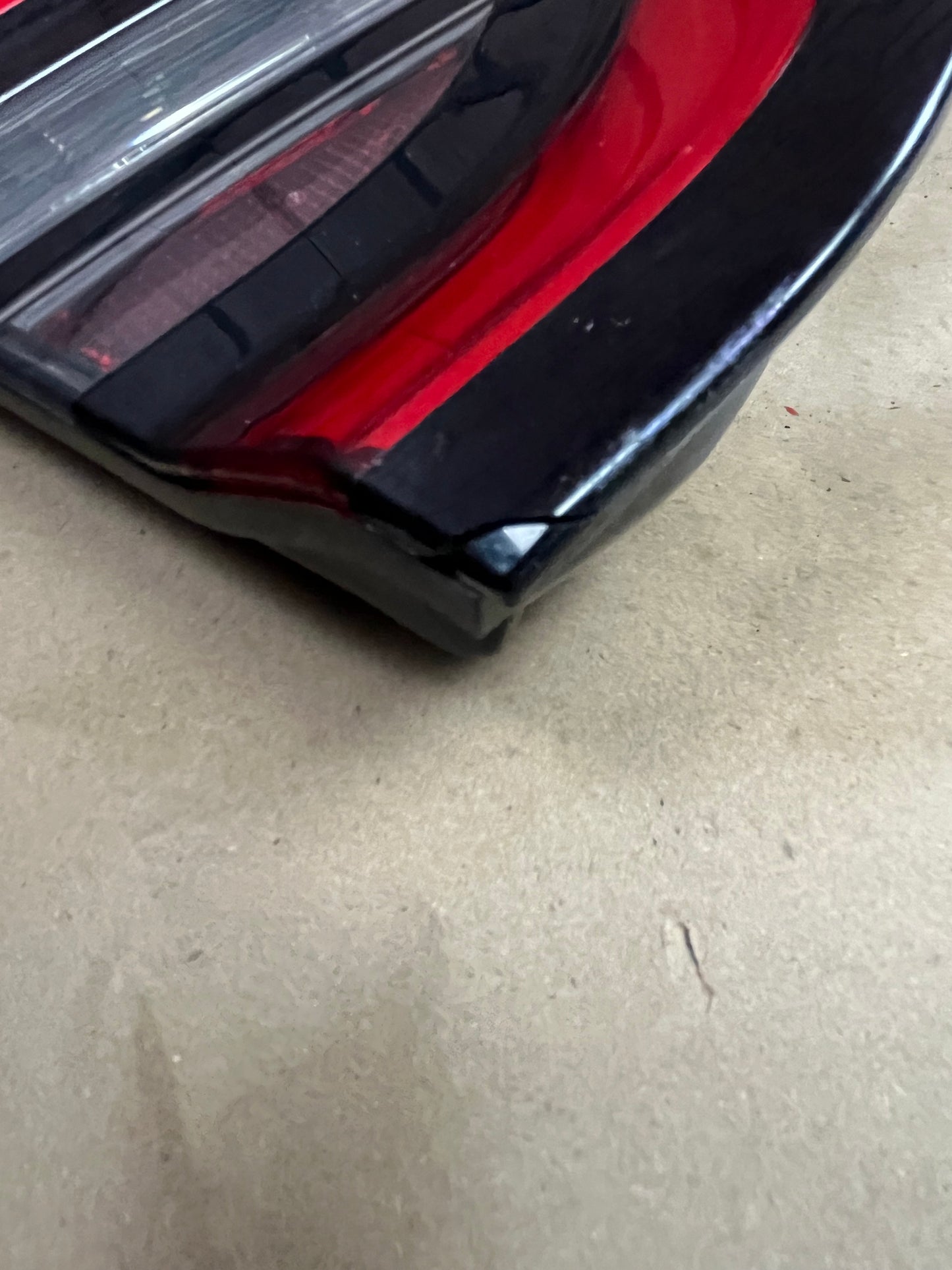 2015-2023 DODGE CHARGER SCAT CENTER TAIL LIGHT OEM TRUNK LED 68398666AB DAMAGED