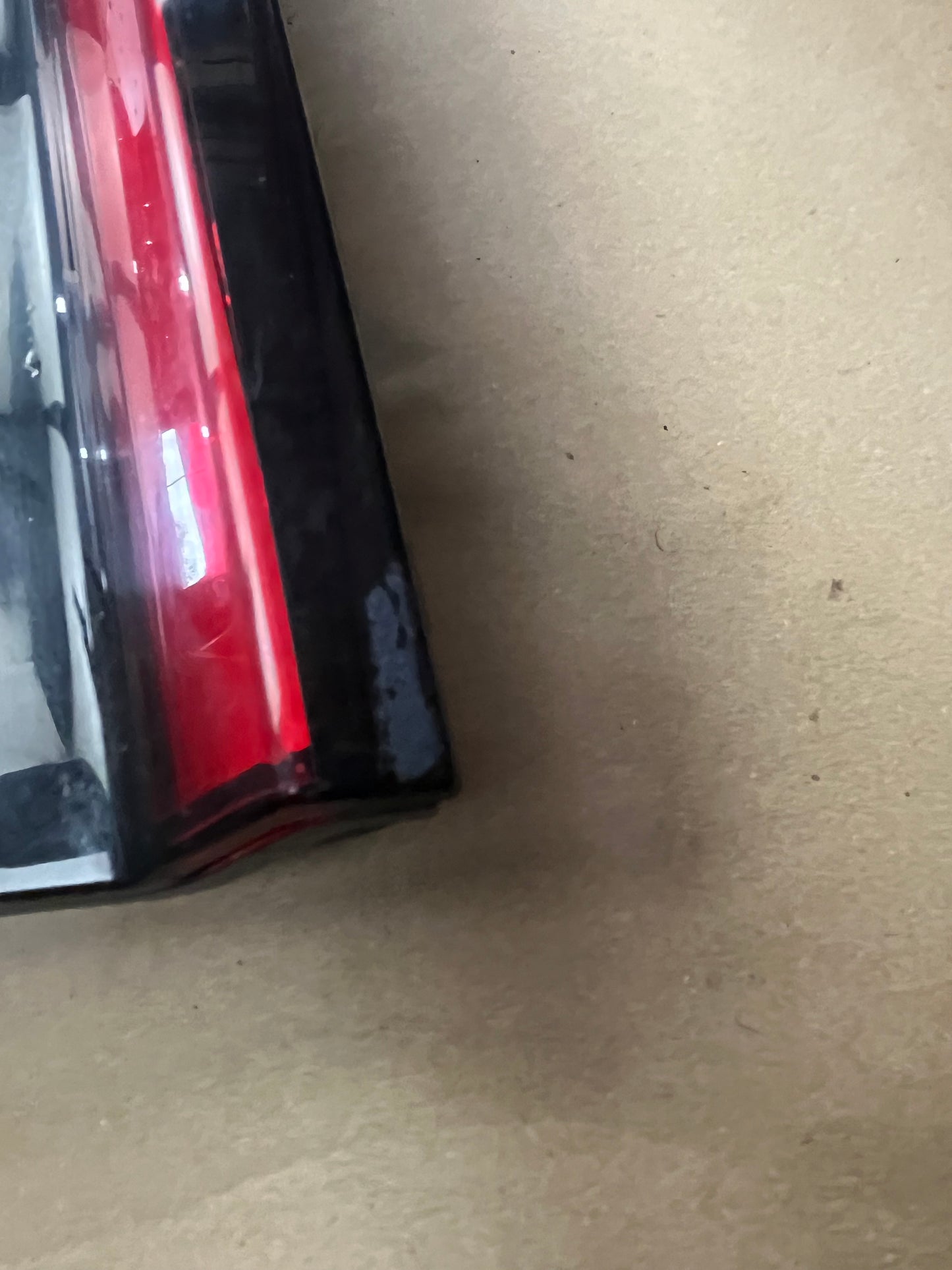2015-2023 DODGE CHARGER SCAT CENTER TAIL LIGHT OEM TRUNK LED 68398666AB DAMAGED