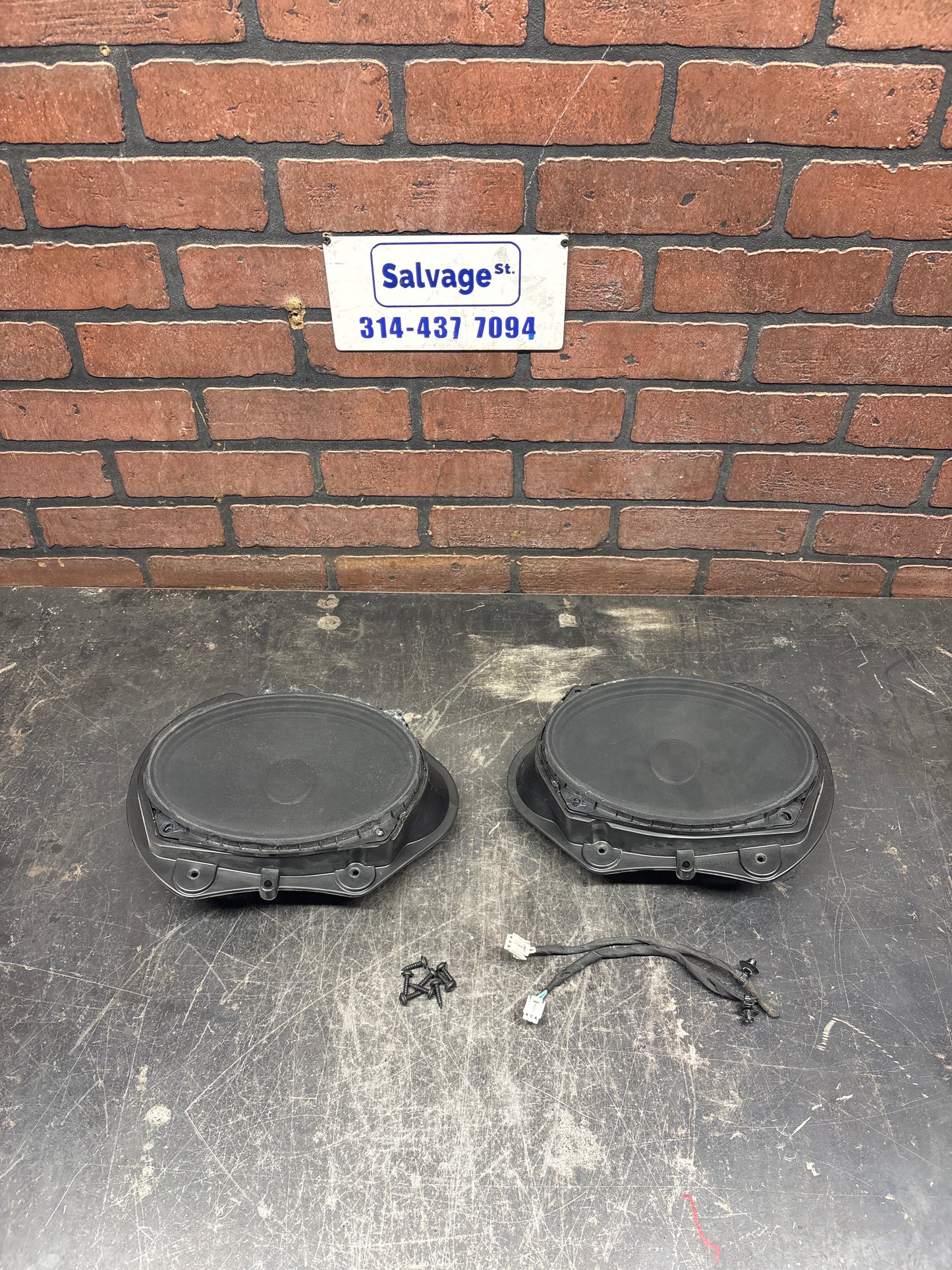 Harman Kardon Speaker Pair with Plugs and Mounting Brackets