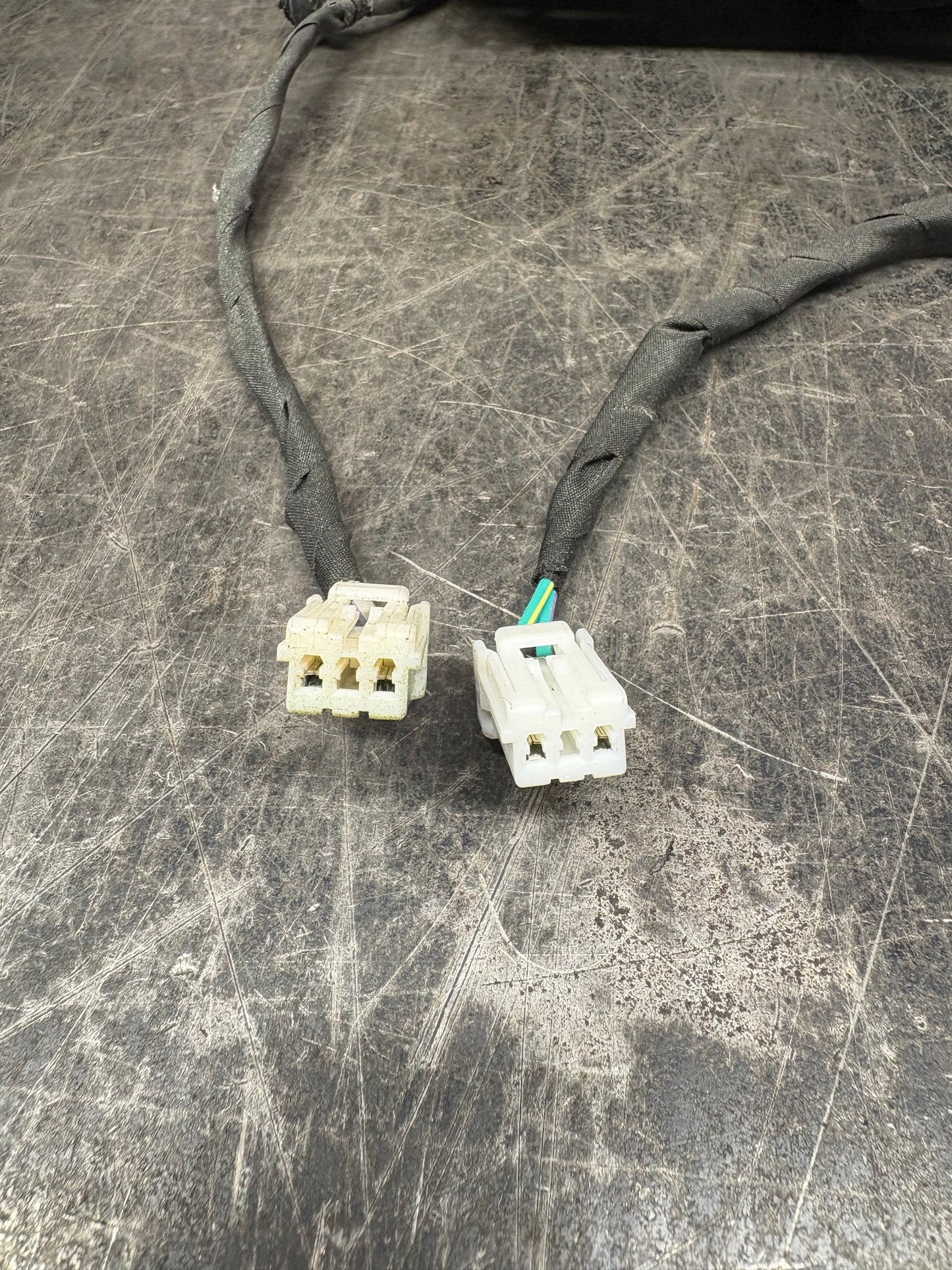 Harman Kardon Speaker Pair with Plugs and Mounting Brackets
