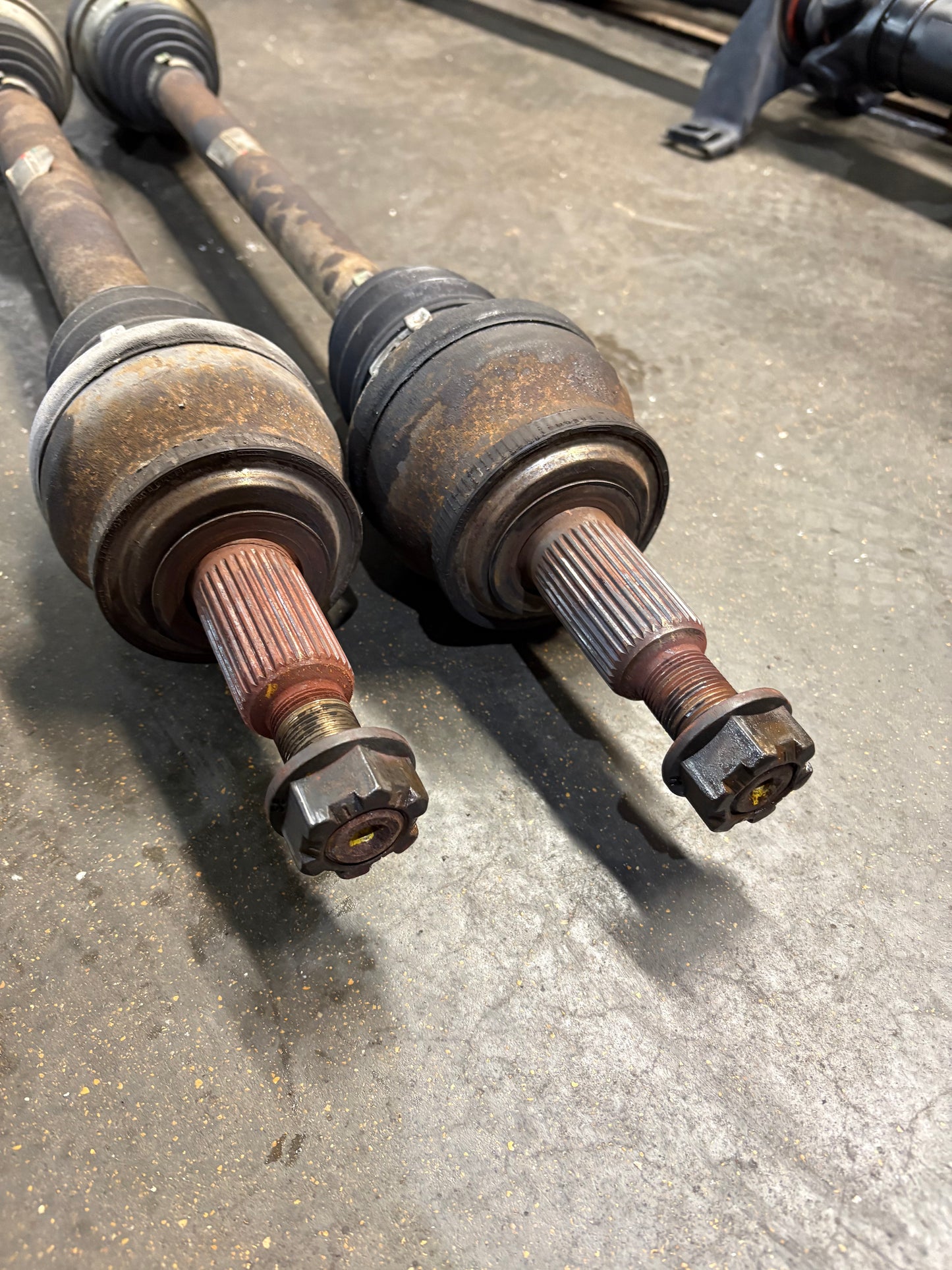 2009-2014 Charger Challenger 300 SRT8 OEM Getrag LSD 226mm Rear Axle Pair