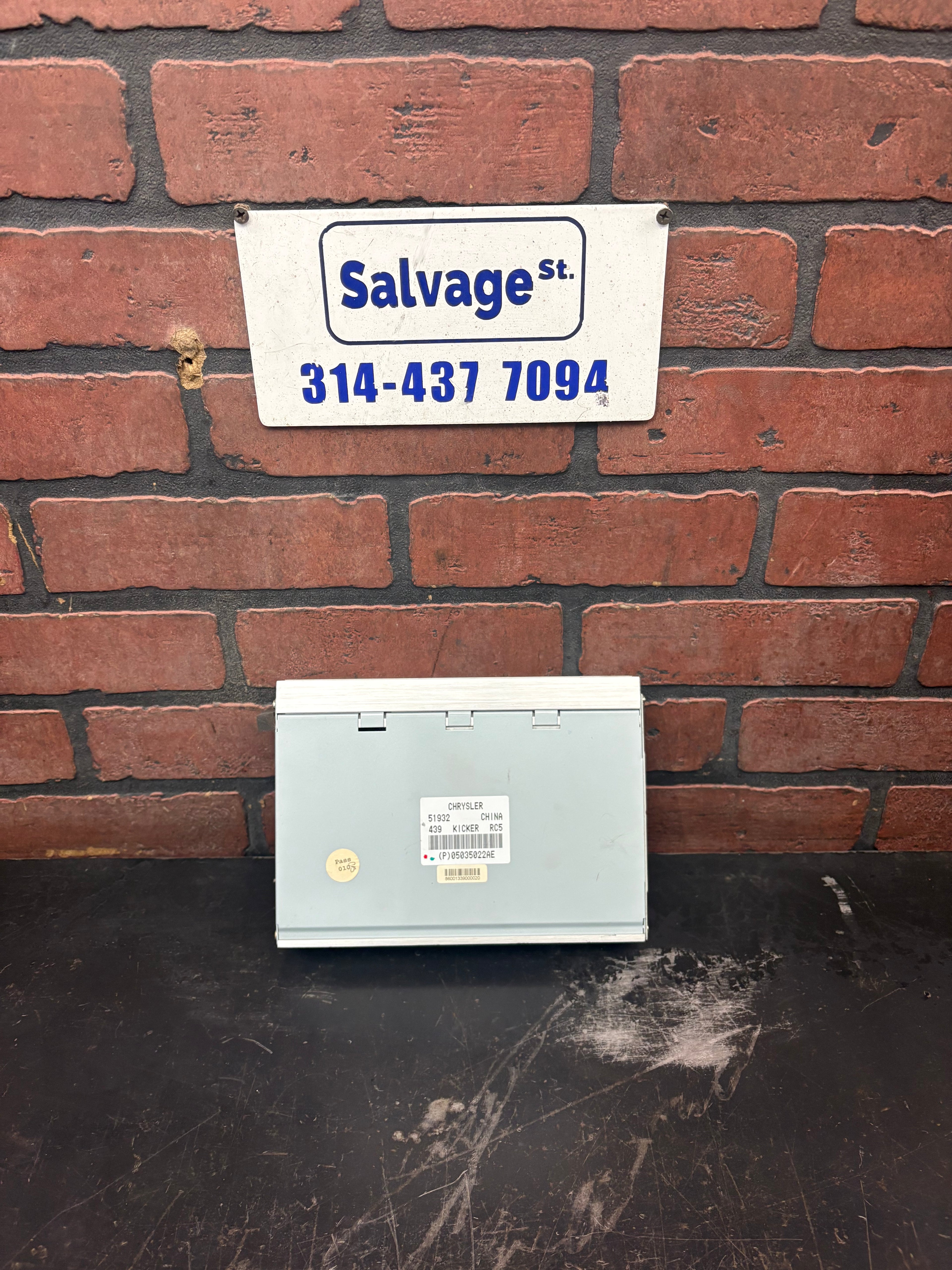 2010 Challenger SRT8 OEM Kicker Amplifier 5035022AE