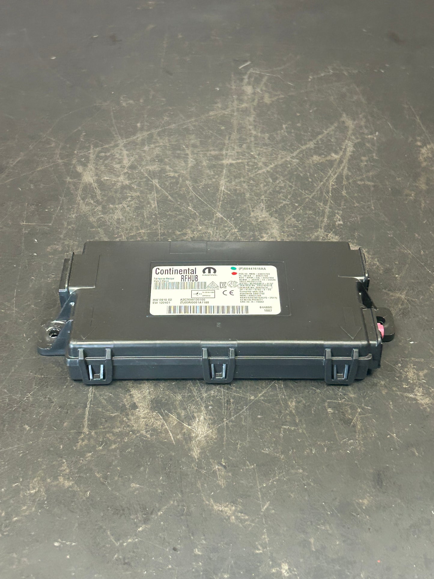 20 - 22 CHARGER CHALLENGER 300 KEYLESS ENTRY HUB RECEIVER MODULE OEM 68441616AA