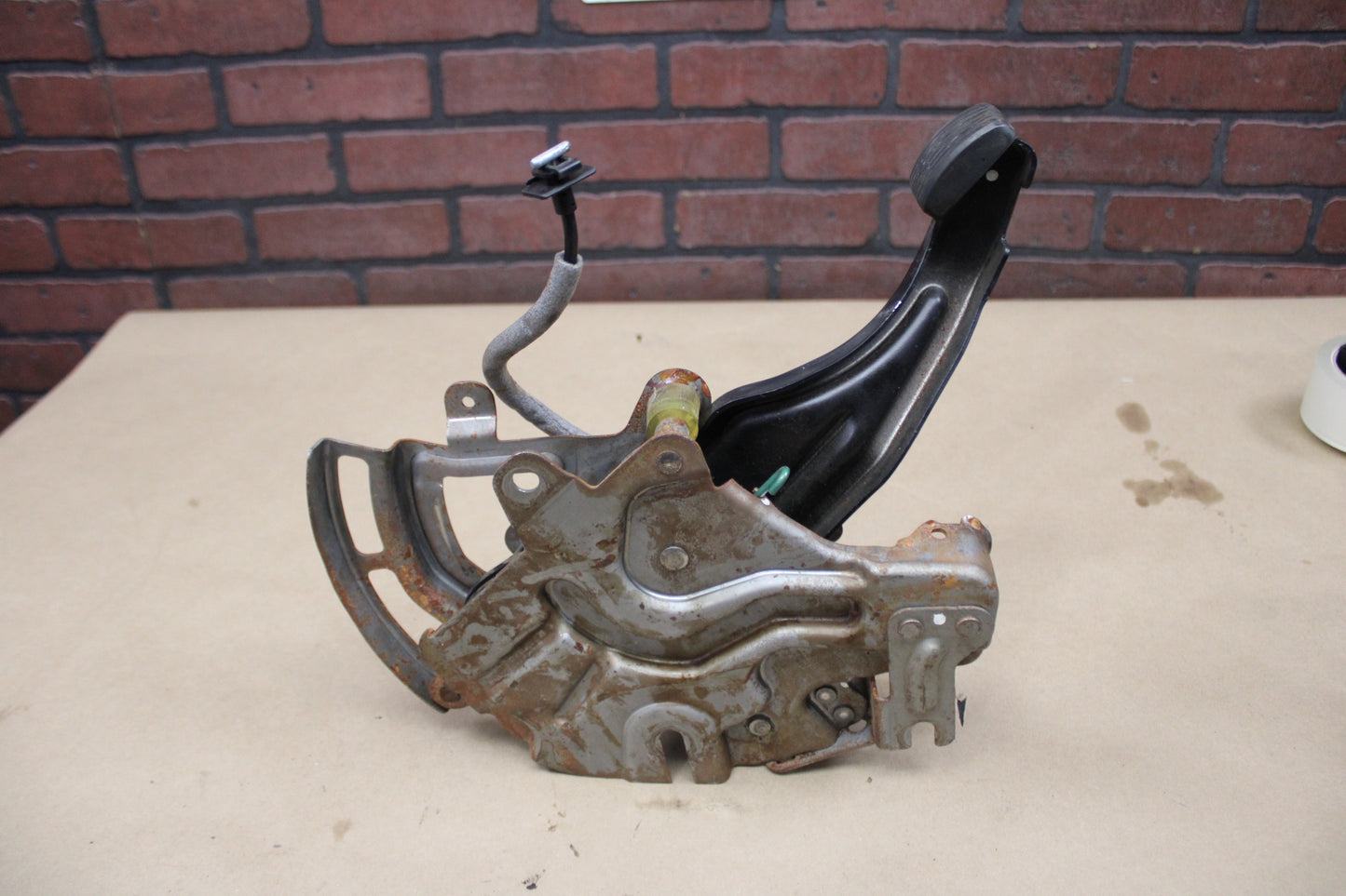 07-23 CHALLENGER CHARGER 300 EMERGENCY E PARKING BRAKE PEDAL 04779596ae