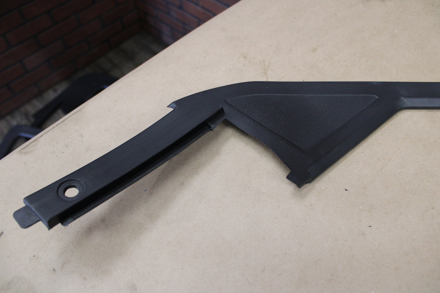 06-10 Dodge Charger Passenger Right Interior Door Window Opening Molding Mopar