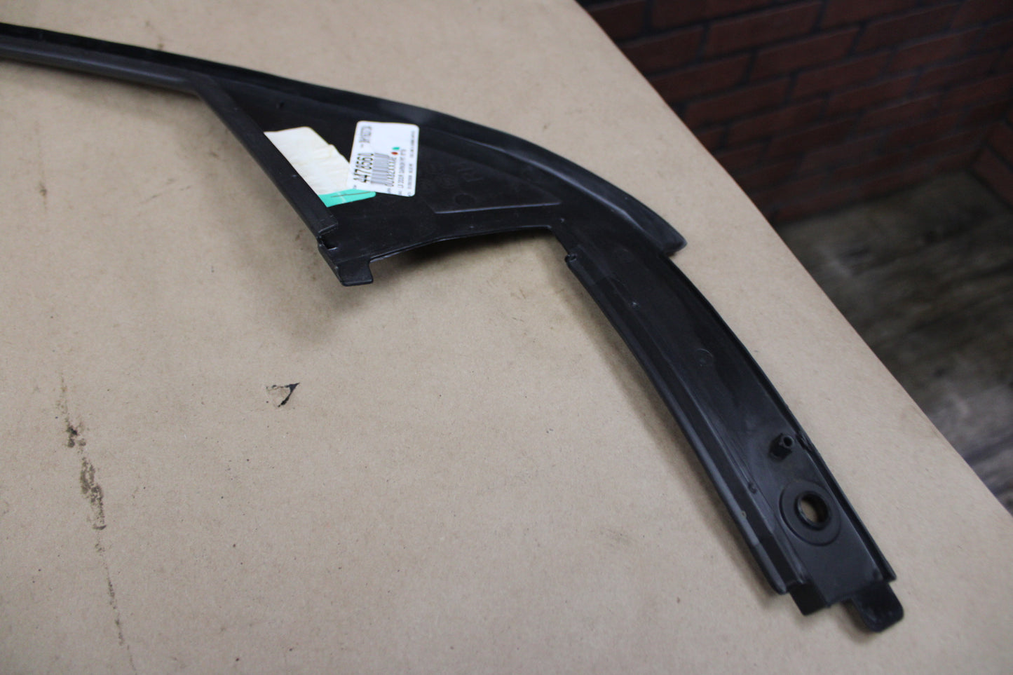 06-10 Dodge Charger Passenger Right Interior Door Window Opening Molding Mopar