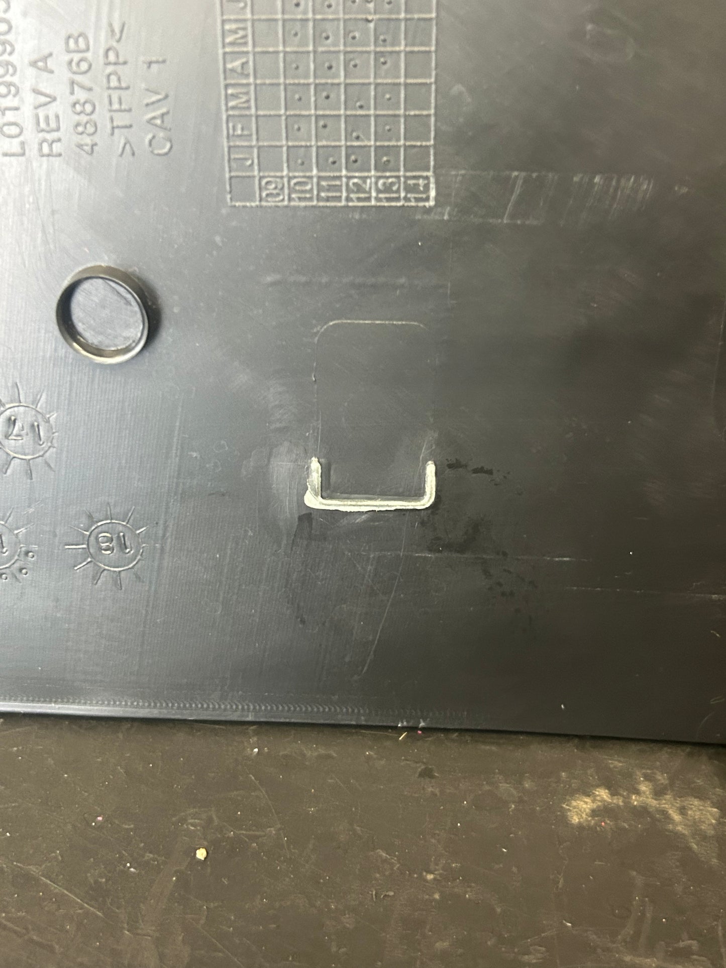 2011 - 2023 CHARGER 300 PASSENGER RIGHT SIDE CENTER CONSOLE TRIM COVER PANEL OEM