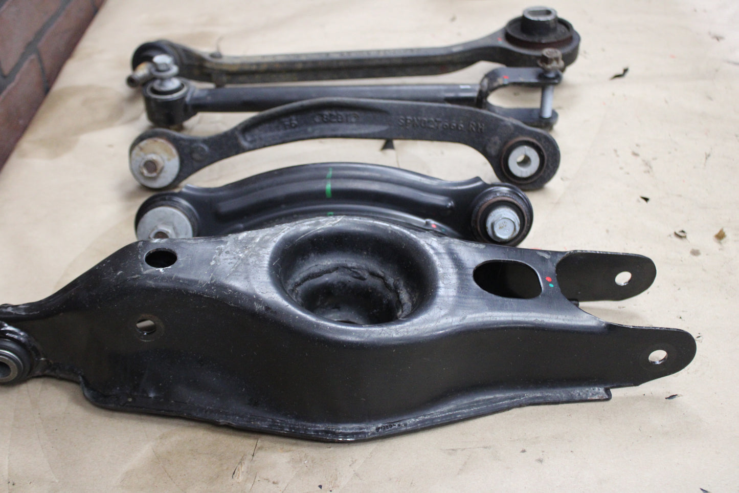 05-10 Challenger Charger 300 Rear Passenger RH Side Suspension Control Arm Set