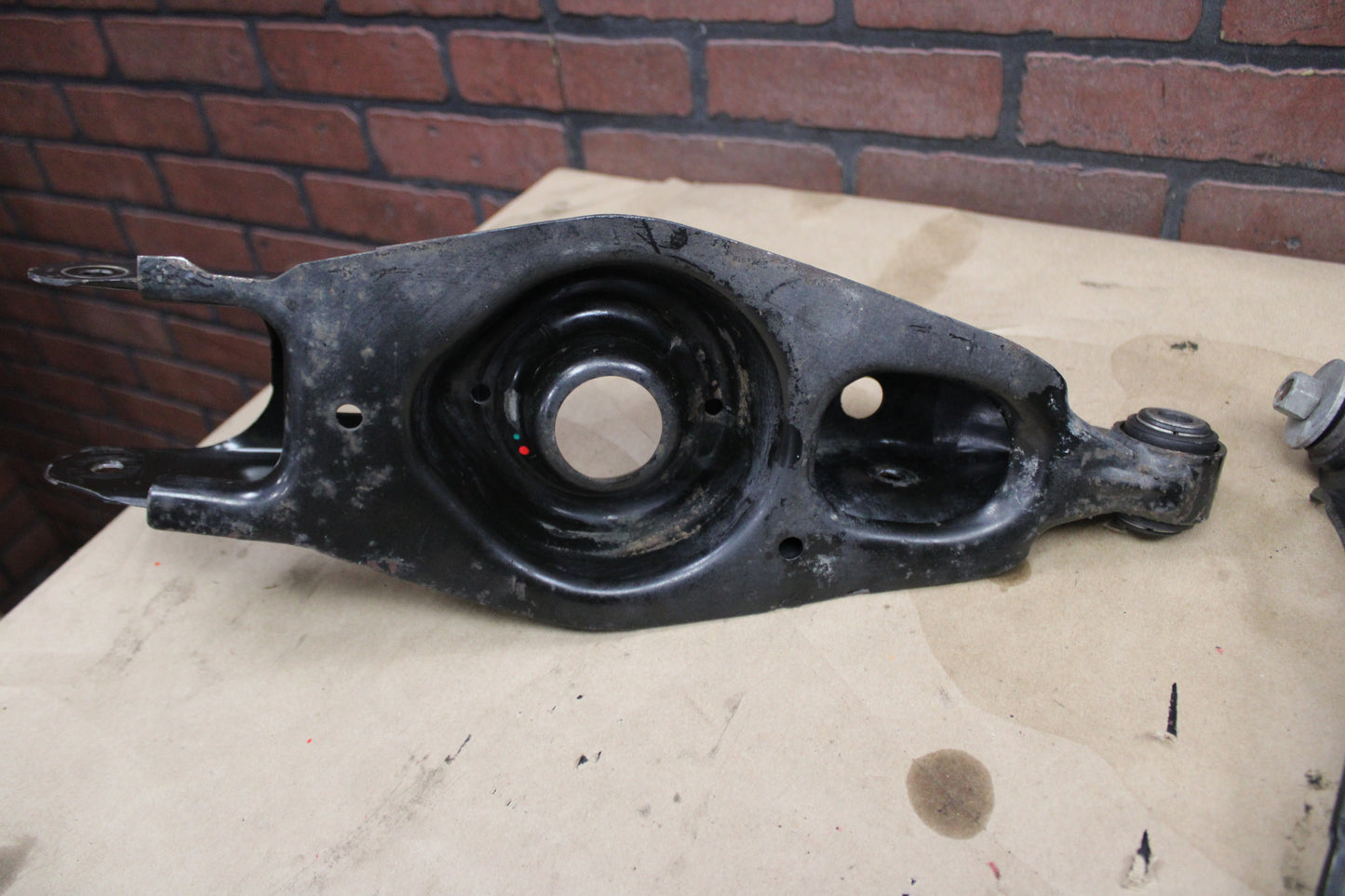 05-10 Challenger Charger 300 Rear Passenger RH Side Suspension Control Arm Set