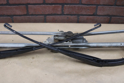 08-23 DODGE CHALLENGER WINDSHIELD WIPER LINKAGE W/ MOTOR 05028756AD