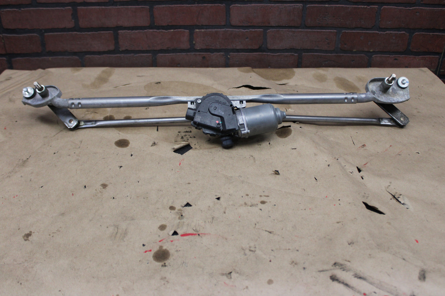 2008 - 2023 DODGE CHALLENGER FRONT WINDSHIELD WIPER LINKAGE W/ MOTOR OEM