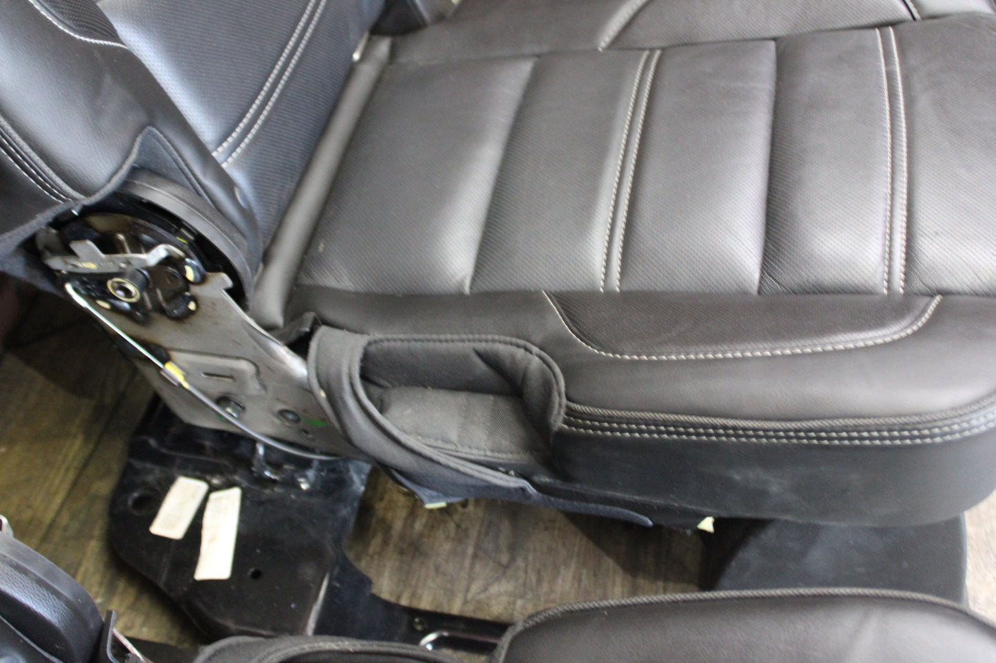 15-20 GMC Yukon Denali Tahoe Escalade 2nd Row Leather Heated Bucket Seats