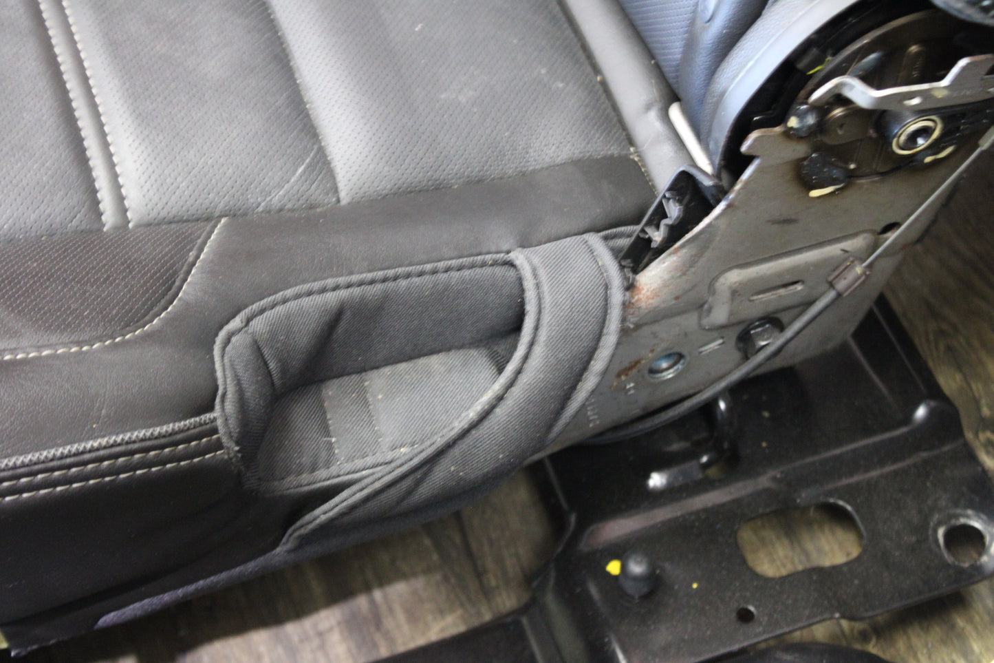 15-20 GMC Yukon Denali Tahoe Escalade 2nd Row Leather Heated Bucket Seats