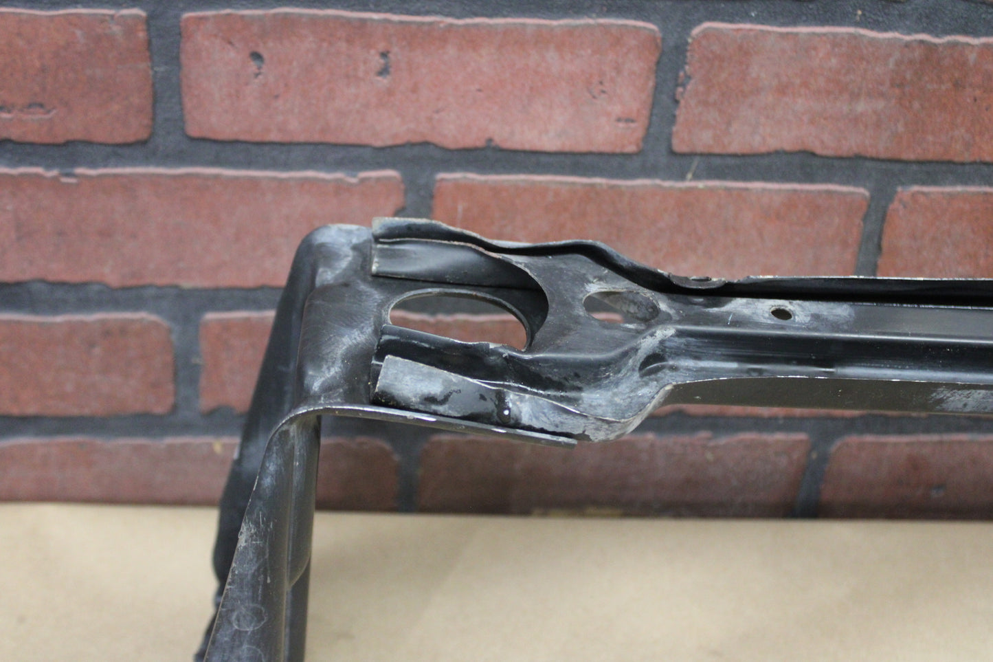 05-23 CHARGER CHALLENGER 300 OEM RADIATOR CROSSMEMBER SUPPORT