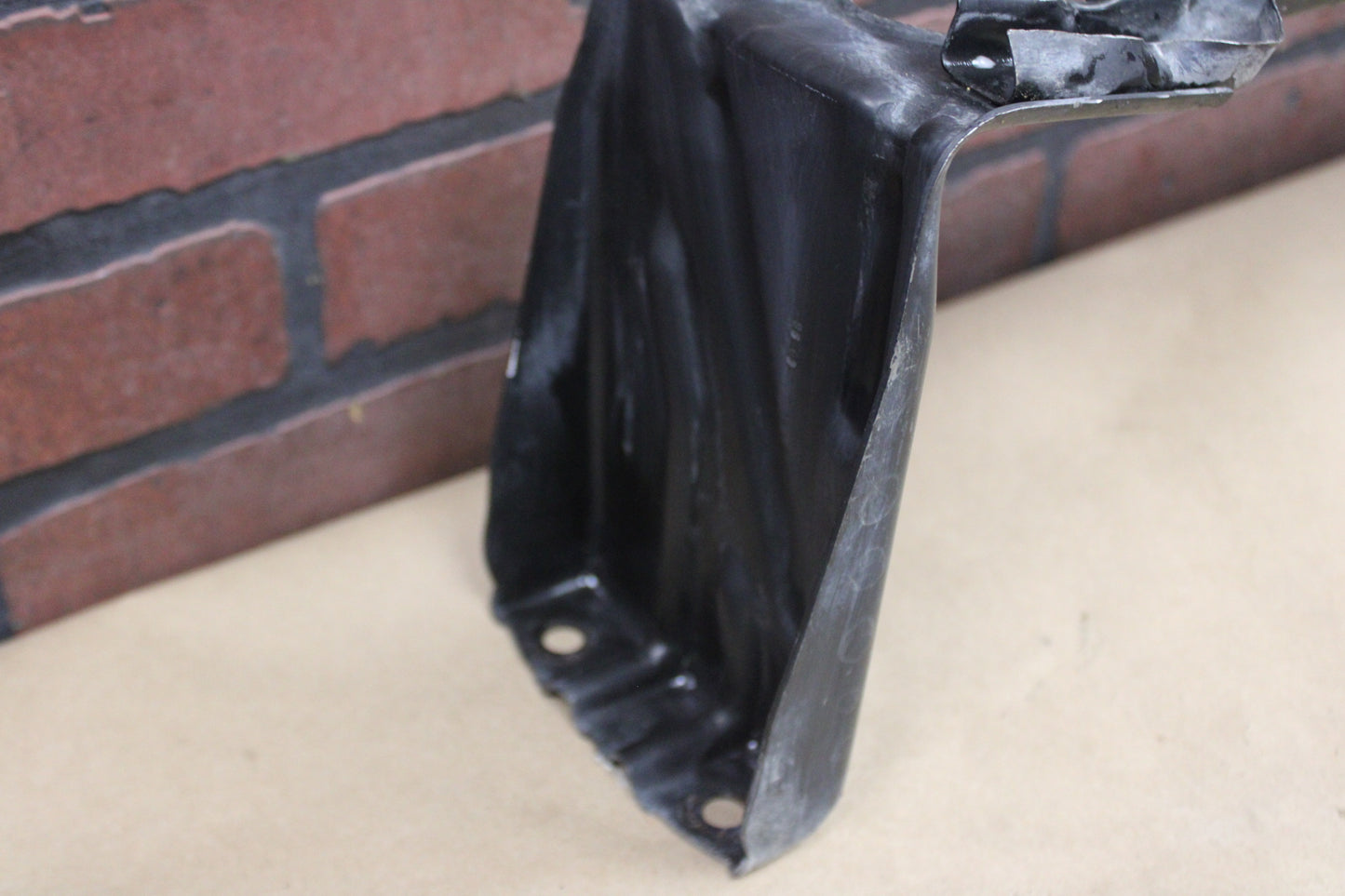05-23 CHARGER CHALLENGER 300 OEM RADIATOR CROSSMEMBER SUPPORT