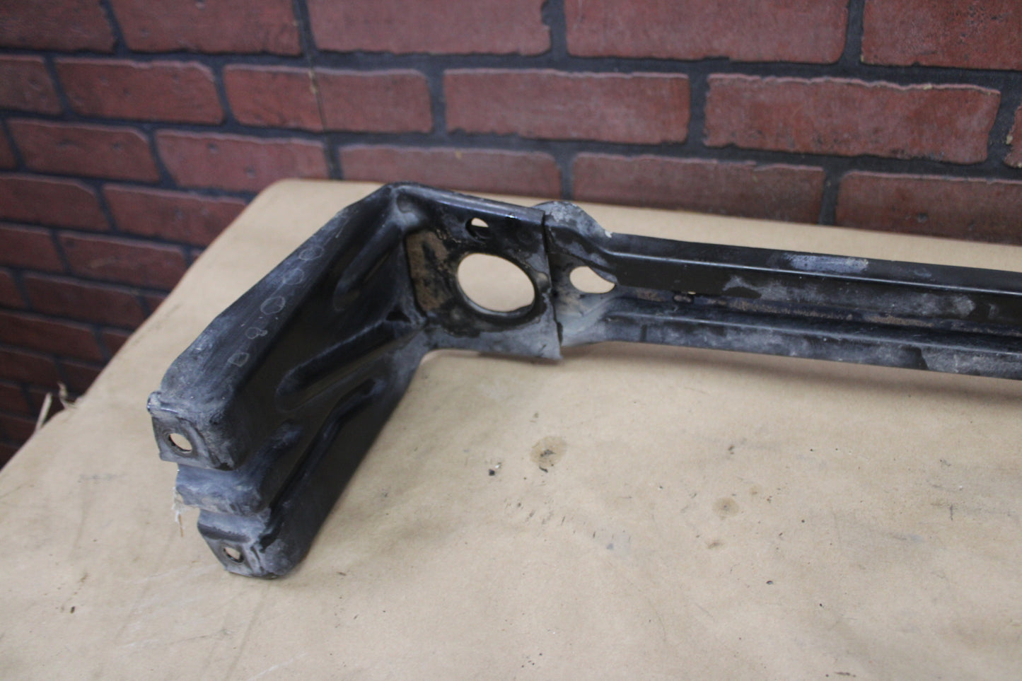 05-23 CHARGER CHALLENGER 300 OEM RADIATOR CROSSMEMBER SUPPORT