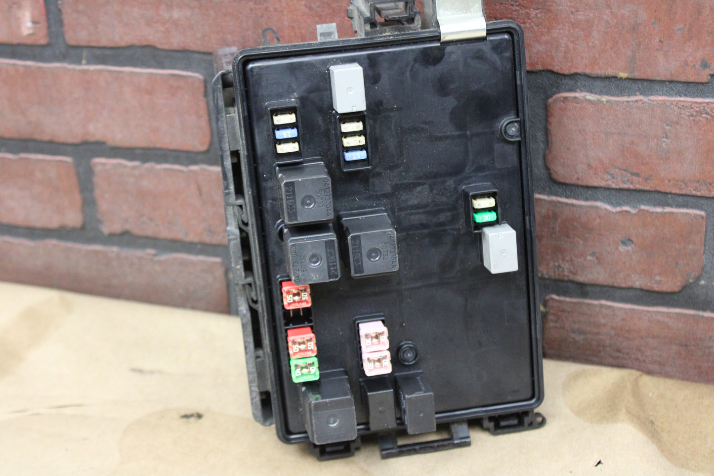 08-09 CHALLENGER CHARGER 300 ENGINE FUSE RELAY BOX GENUINE OEM 04692270AH