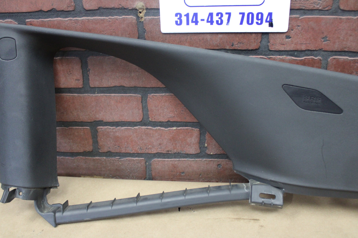 08-14 DODGE CHALLENGER OEM RH C PILLAR QUARTER TRIM PANEL 1FQ58XDVAF