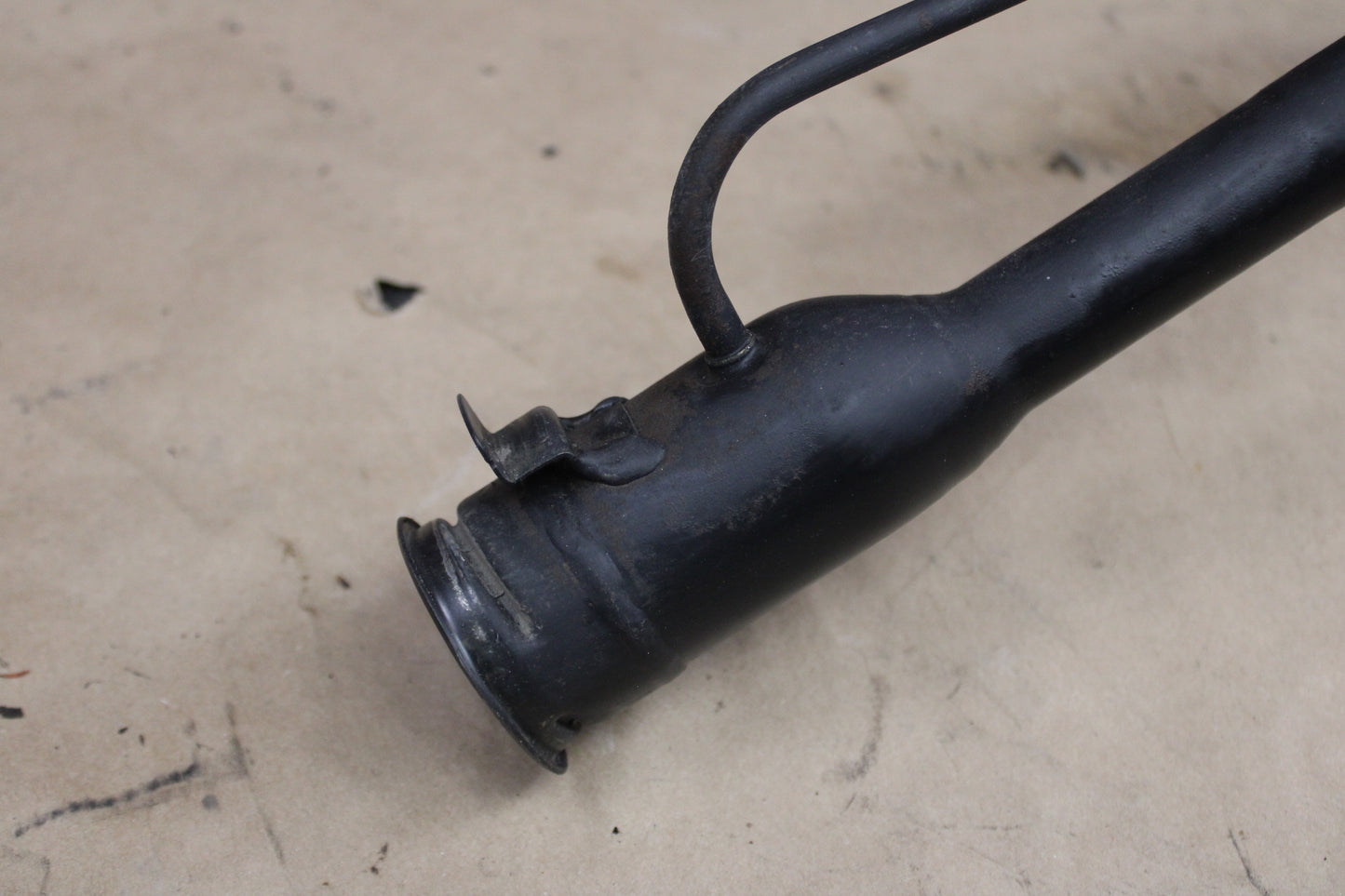 11-23 CHALLENGER SRT OEM FUEL GASOLINE TANK FILLER NECK TUBE 68061727AE