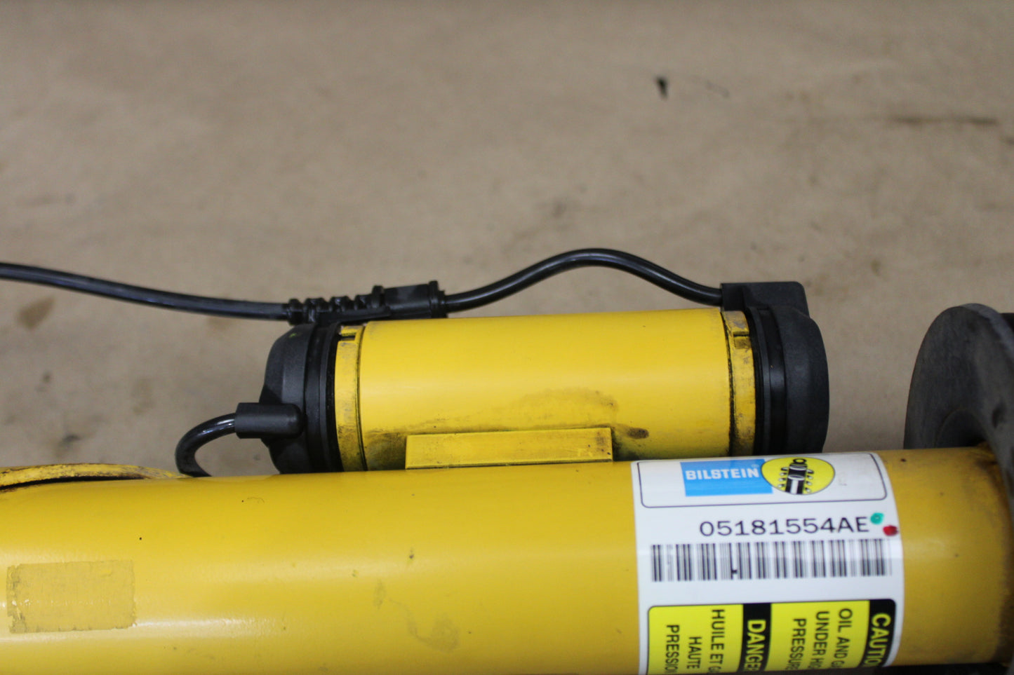 2012-2021 CHALLENGER CHARGER SRT8 FRONT PASSENGER RH STRUT SHOCK 05181554AE OEM