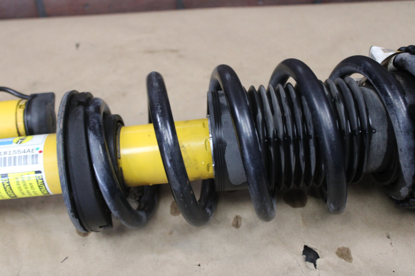 2012-2021 CHALLENGER CHARGER SRT8 FRONT PASSENGER RH STRUT SHOCK 05181554AE OEM