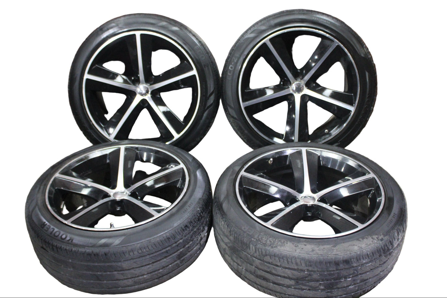 2012 Dodge Challenger SRT8 Aftermarket 20x9 20” Full Wheel Rim Set With Tires