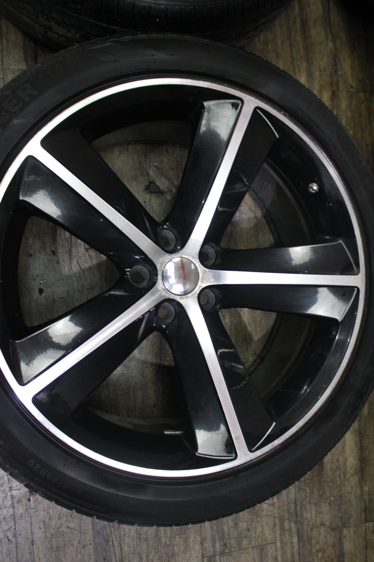 2012 Dodge Challenger SRT8 Aftermarket 20x9 20” Full Wheel Rim Set With Tires