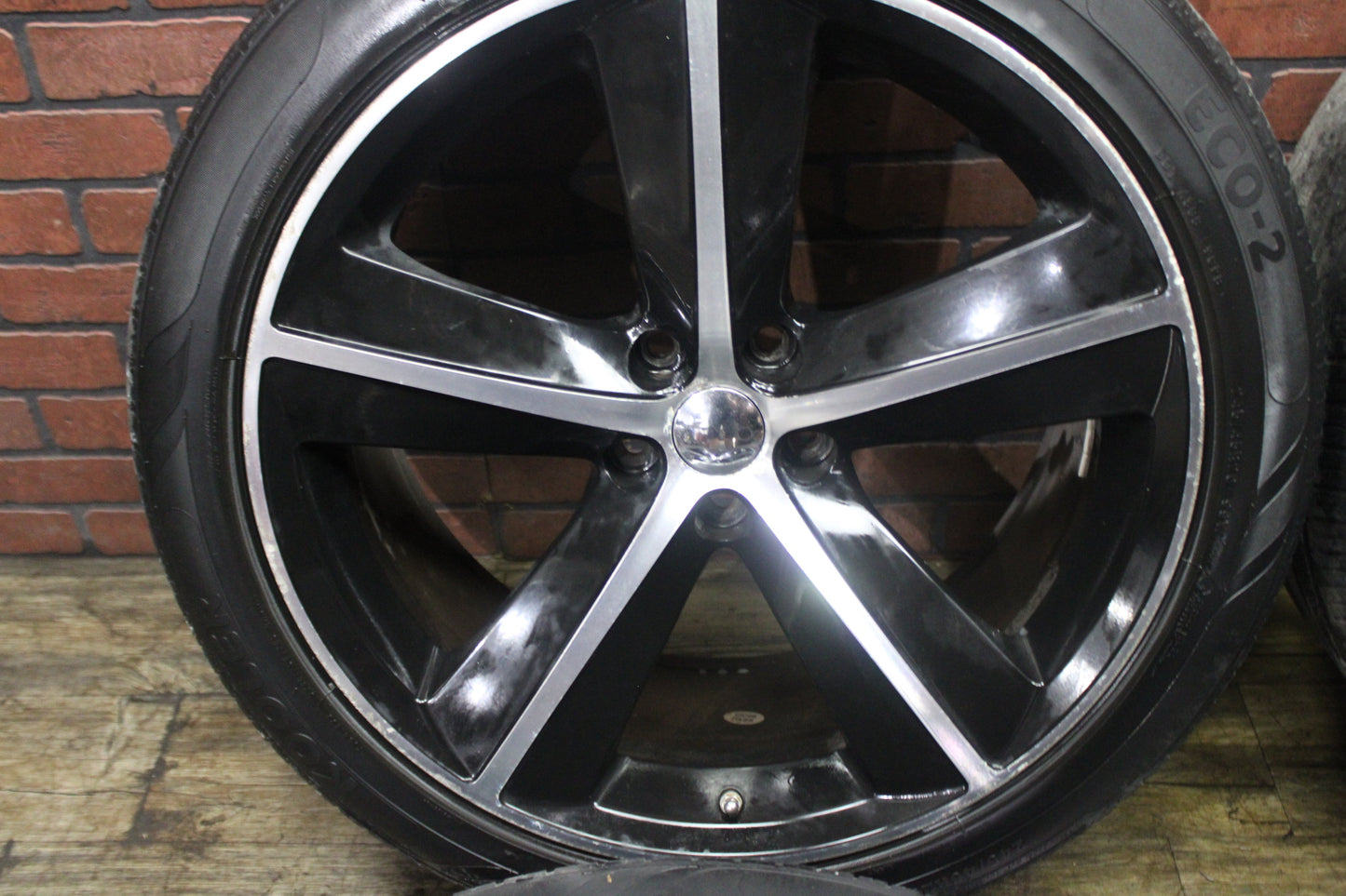 2012 Dodge Challenger SRT8 Aftermarket 20x9 20” Full Wheel Rim Set With Tires