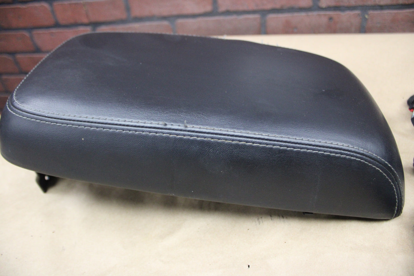 15 - 23 DODGE CHARGER CENTER CONSOLE LID LEATHER ARMREST WIRING USB PORT KIT OEM