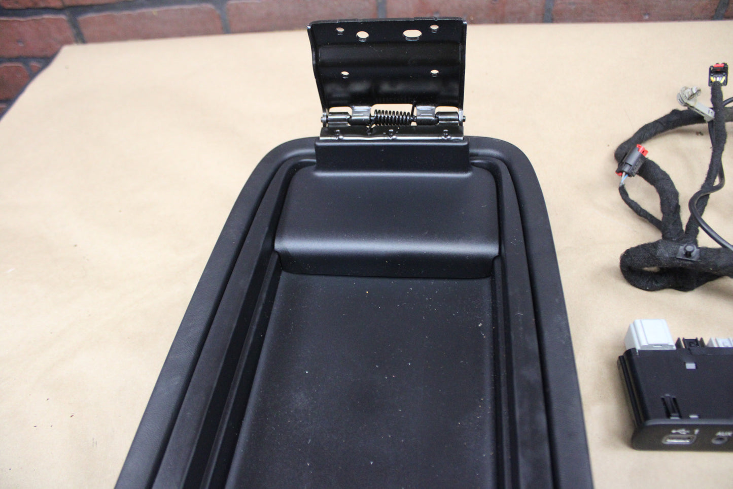 15 - 23 DODGE CHARGER CENTER CONSOLE LID LEATHER ARMREST WIRING USB PORT KIT OEM