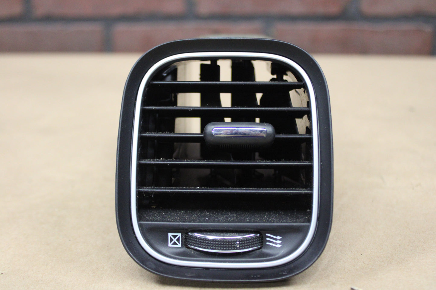 2011 - 2023 DODGE CHARGER DASH RIGHT SIDE OUTER AIR VENT GRILLE TRIM BEZEL OEM
