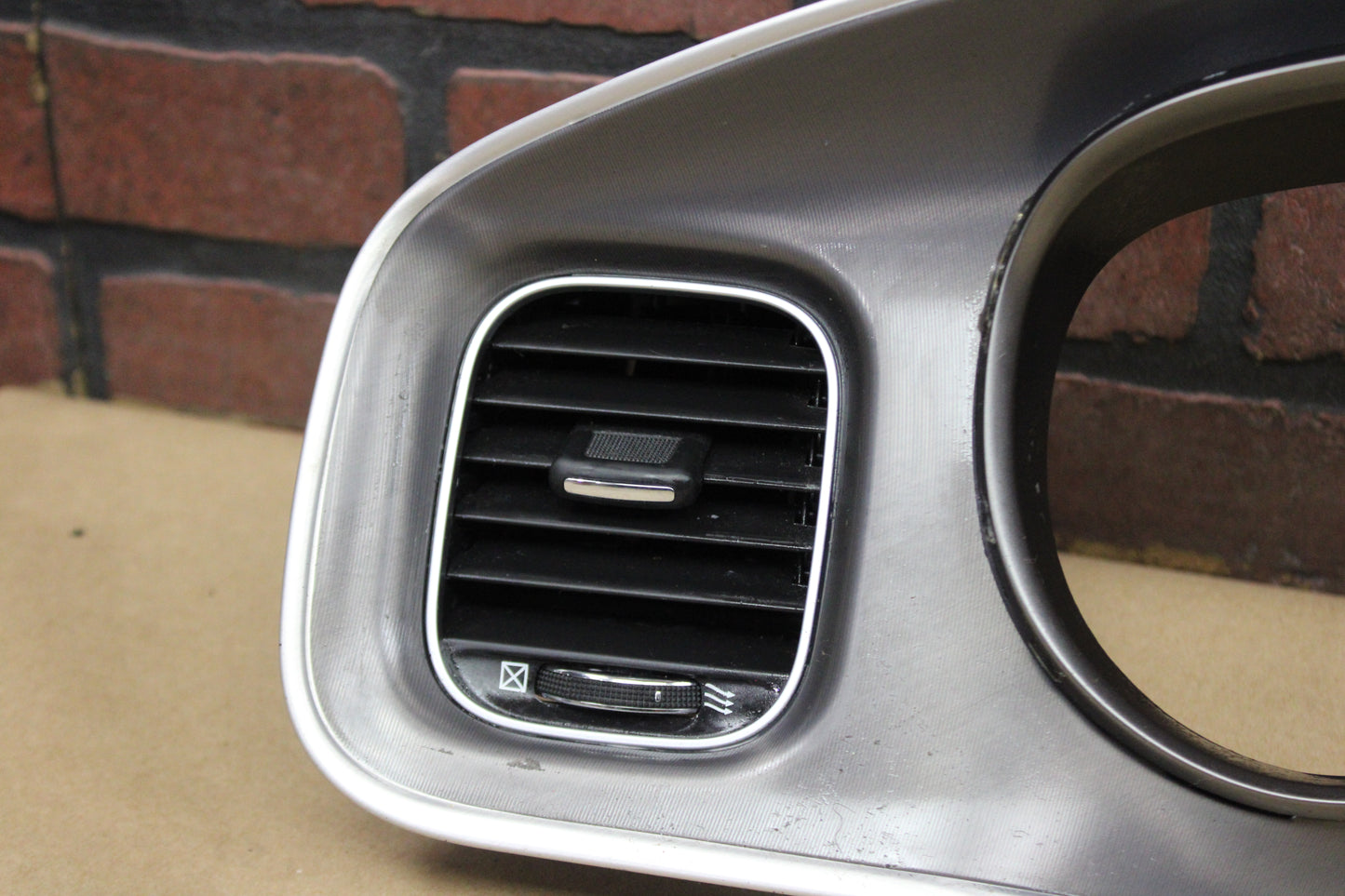 15-23 DODGE CHARGER FRONT DASH SPEEDOMETER RADIO BEZEL TRIM W/ VENTS OEM