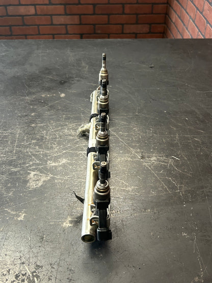 2015-2020 GMC Yukon Denali Passenger Right 6.2 Fuel Rail Pipe Injector 12658038
