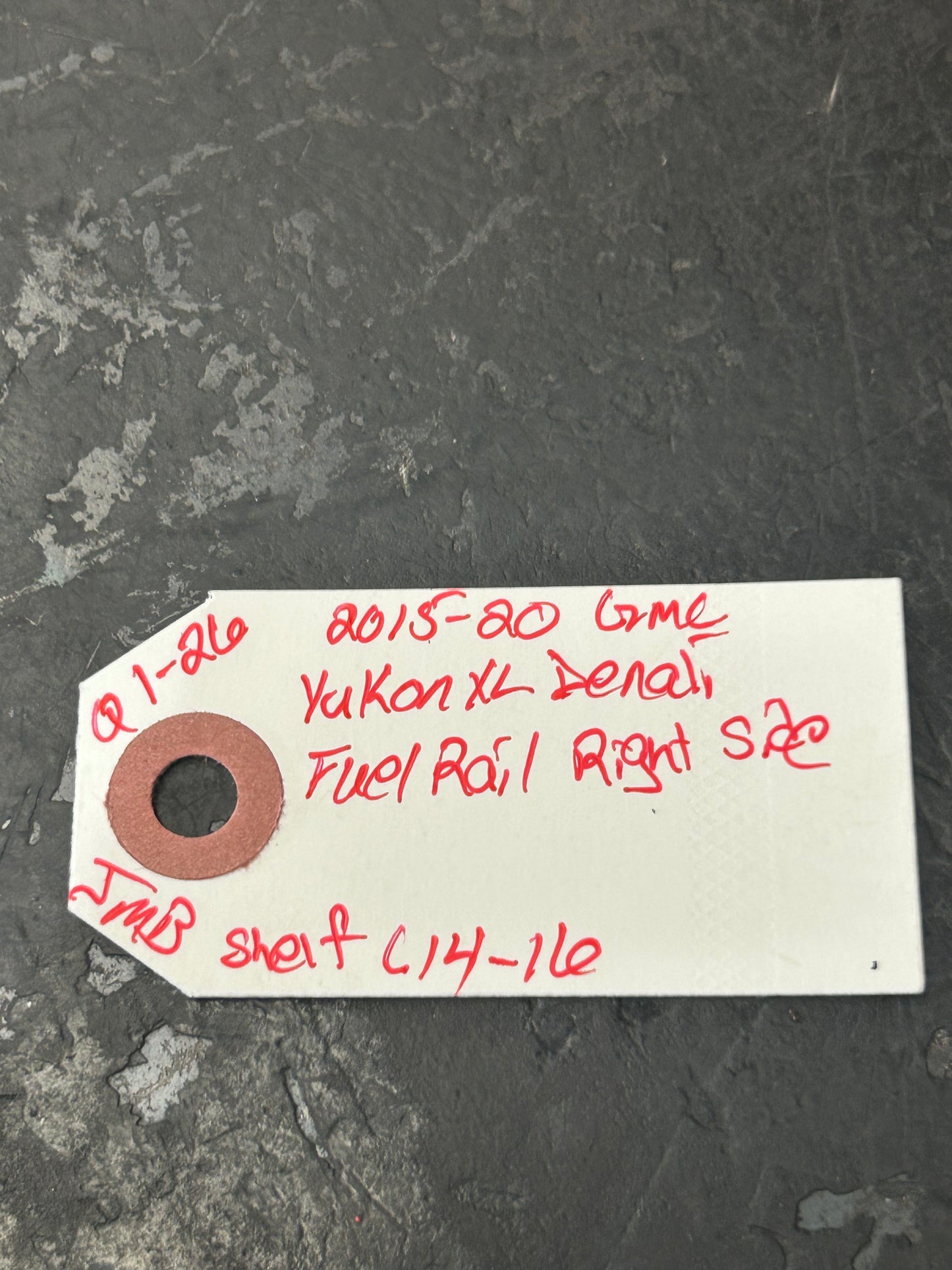 2015-2020 GMC Yukon Denali Passenger Right 6.2 Fuel Rail Pipe Injector 12658038
