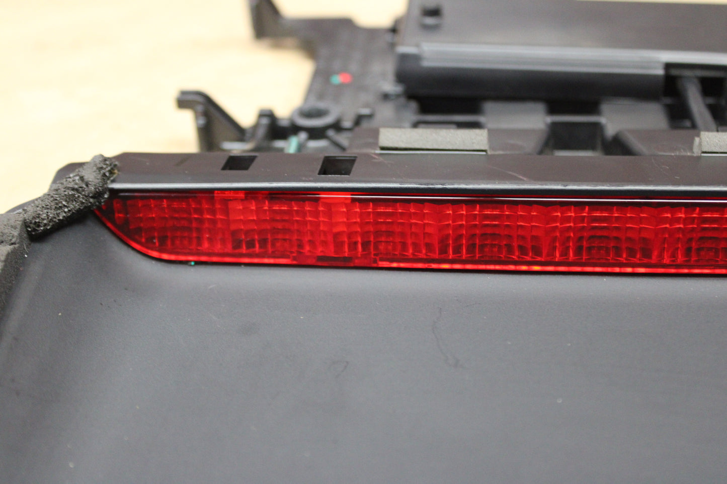 2015 - 2023 DODGE CHARGER REAR 3RD HIGH MOUNT BRAKE STOP LIGHT OEM 68402348AB
