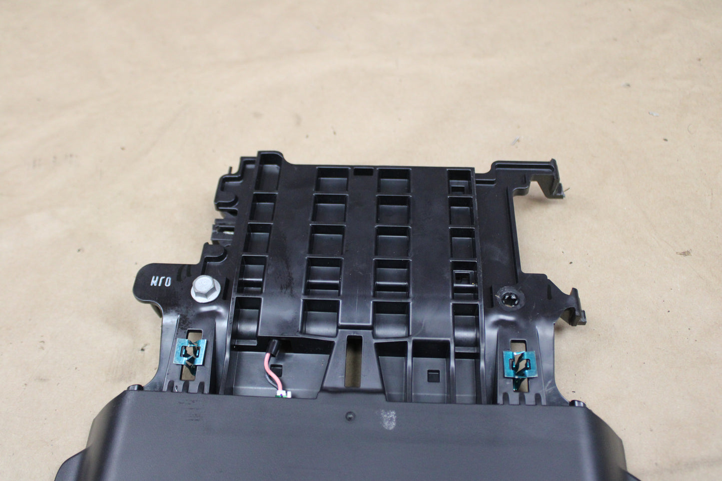 2015 - 2023 DODGE CHARGER REAR 3RD HIGH MOUNT BRAKE STOP LIGHT OEM 68402348AB