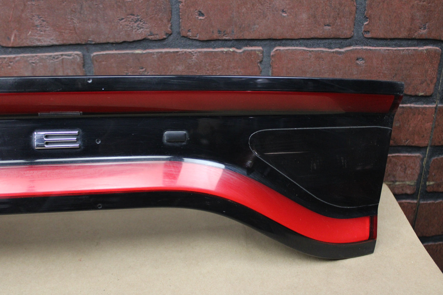 2015 - 2023 DODGE CHARGER TRUNK LID CENTER TAILLIGHT TAIL LIGHT LAMP OEM
