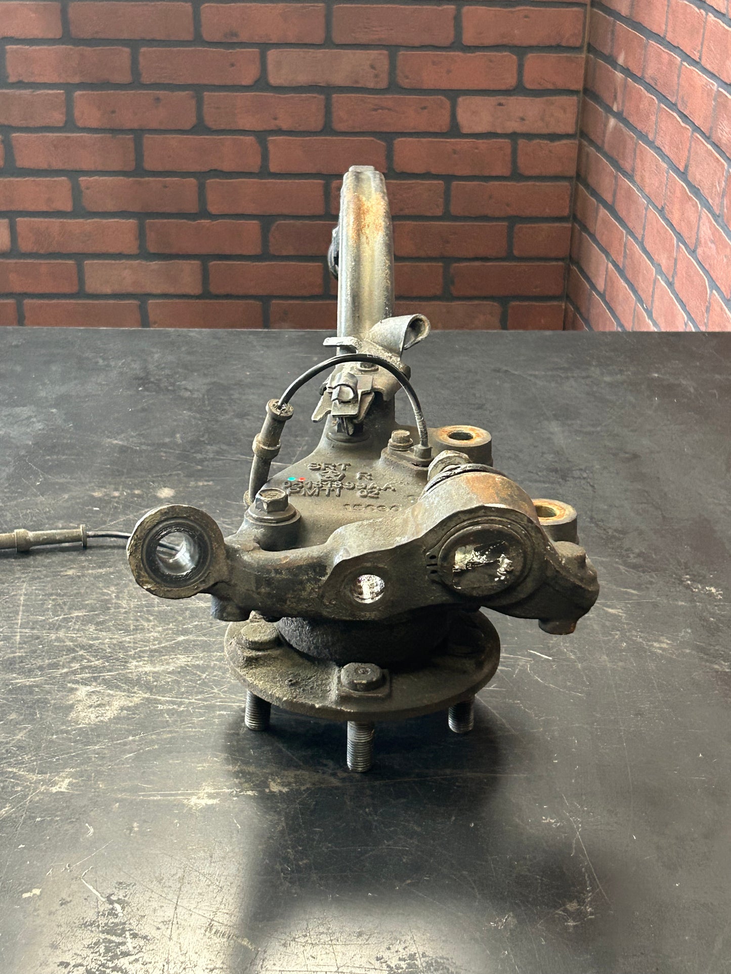 15-23 CHARGER CHALLENGER 300 SRT HELLCAT OEM FRONT RIGHT SPINDLE KNUCKLE HUB