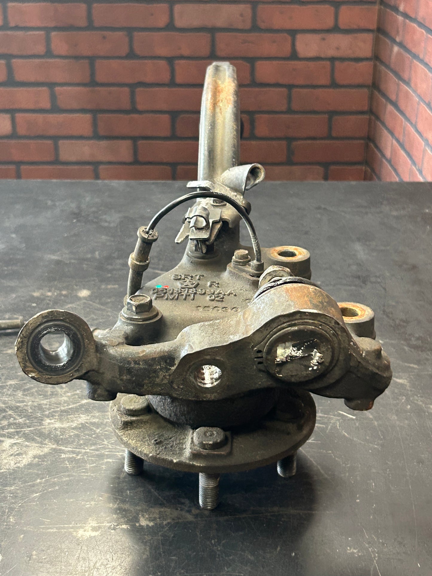 15-23 CHARGER CHALLENGER 300 SRT HELLCAT OEM FRONT RIGHT SPINDLE KNUCKLE HUB