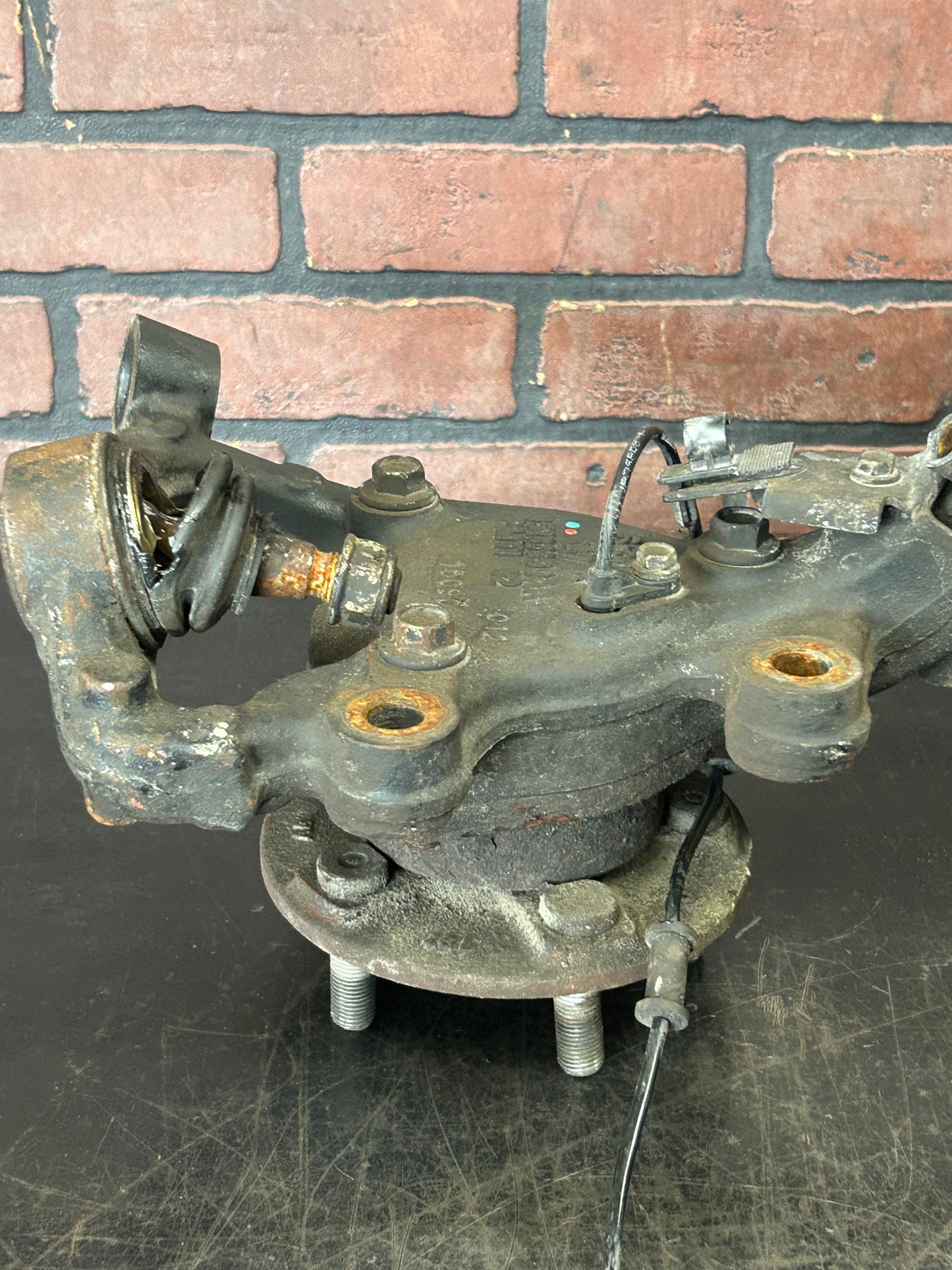 15-23 CHARGER CHALLENGER 300 SRT HELLCAT OEM FRONT RIGHT SPINDLE KNUCKLE HUB