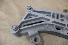 2015-2023 CHALLENGER CHARGER 300 AUTO TRANSMISSION CROSSMEMBER BRACKET OEM