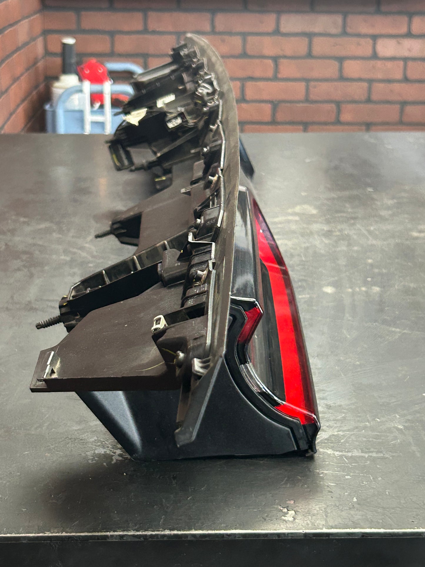 2015-2023 Dodge Challenger Center Tail light Backup Lamp 68195784AE *TESTED OEM