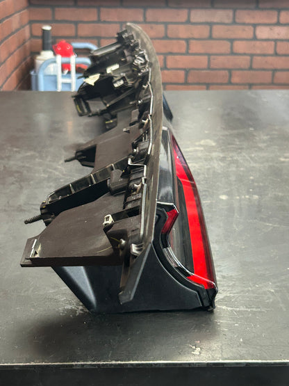 2015-2023 Dodge Challenger Center Tail light Backup Lamp 68195784AE *TESTED OEM