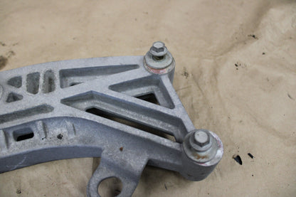 2015-2023 CHALLENGER CHARGER 300 AUTO TRANSMISSION CROSSMEMBER BRACKET OEM