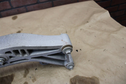 2015-2023 CHALLENGER CHARGER 300 AUTO TRANSMISSION CROSSMEMBER BRACKET OEM
