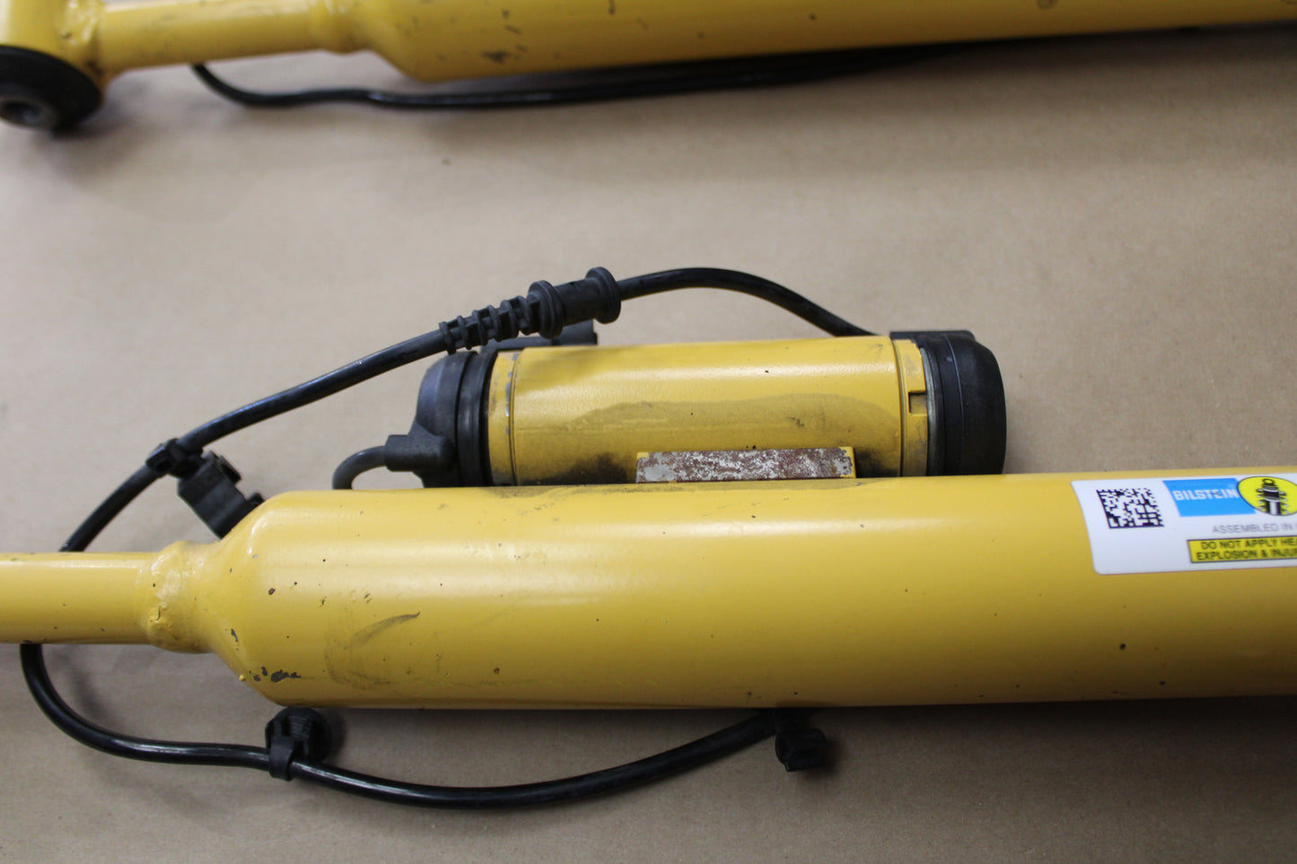 2019 - 2023 Dodge Charger Challenger Rear Shock Absorber Strut Springs Pair OEM