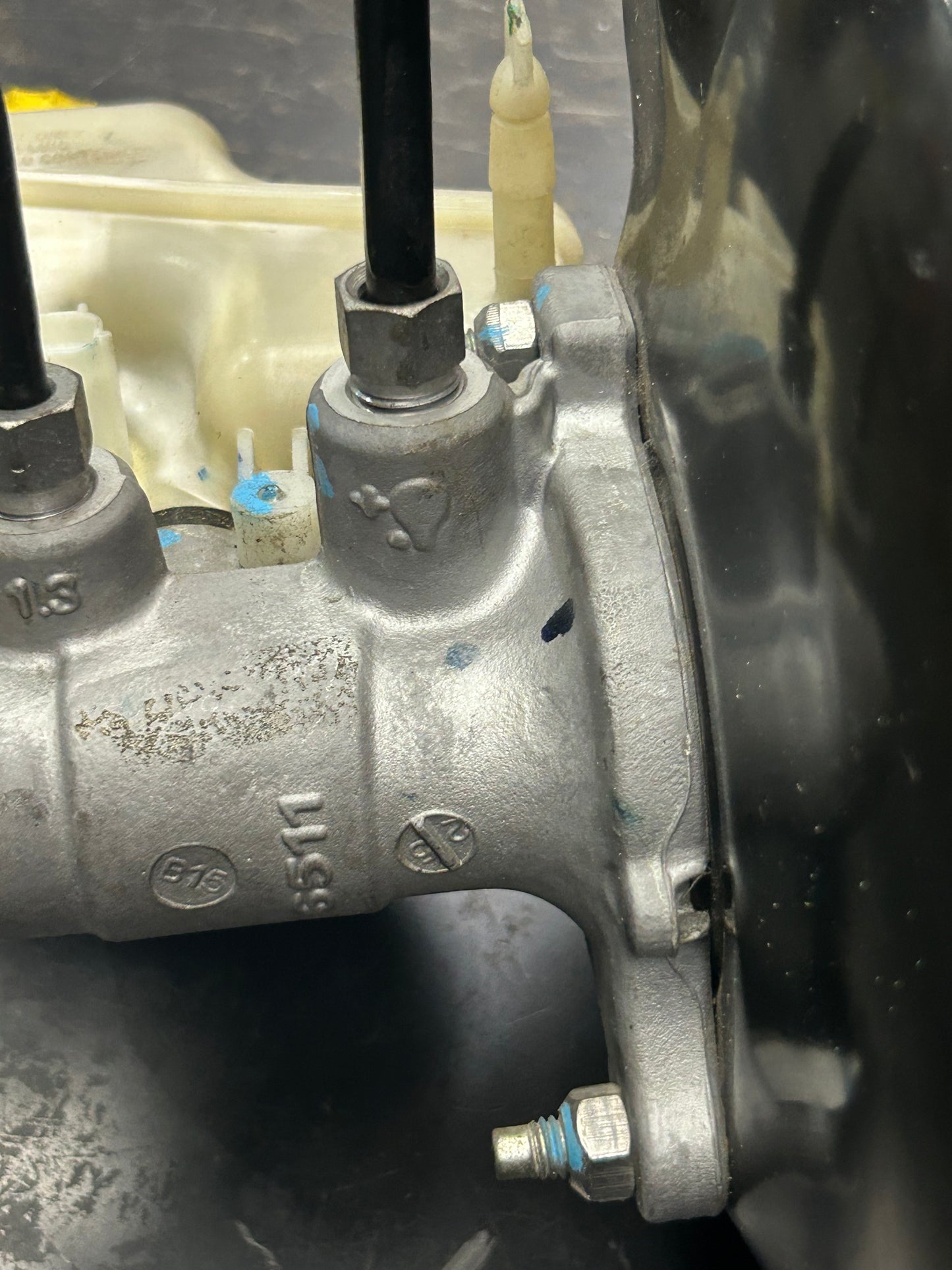 11-23 CHARGER CHALLENGER 300 POWER BRAKE BOOSTER MASTER CYLINDER OEM 04581644AF